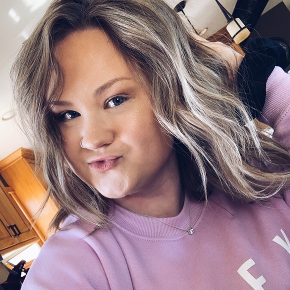 Meet your Posher, Briana - Picture 3 of 7